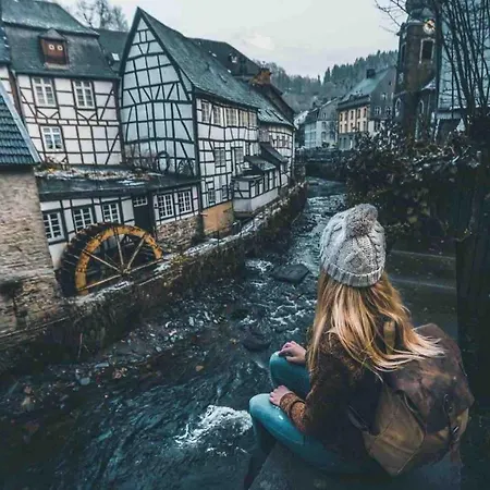 Fewomonciao2019-panorama 2 People To Max4 People * Monschau